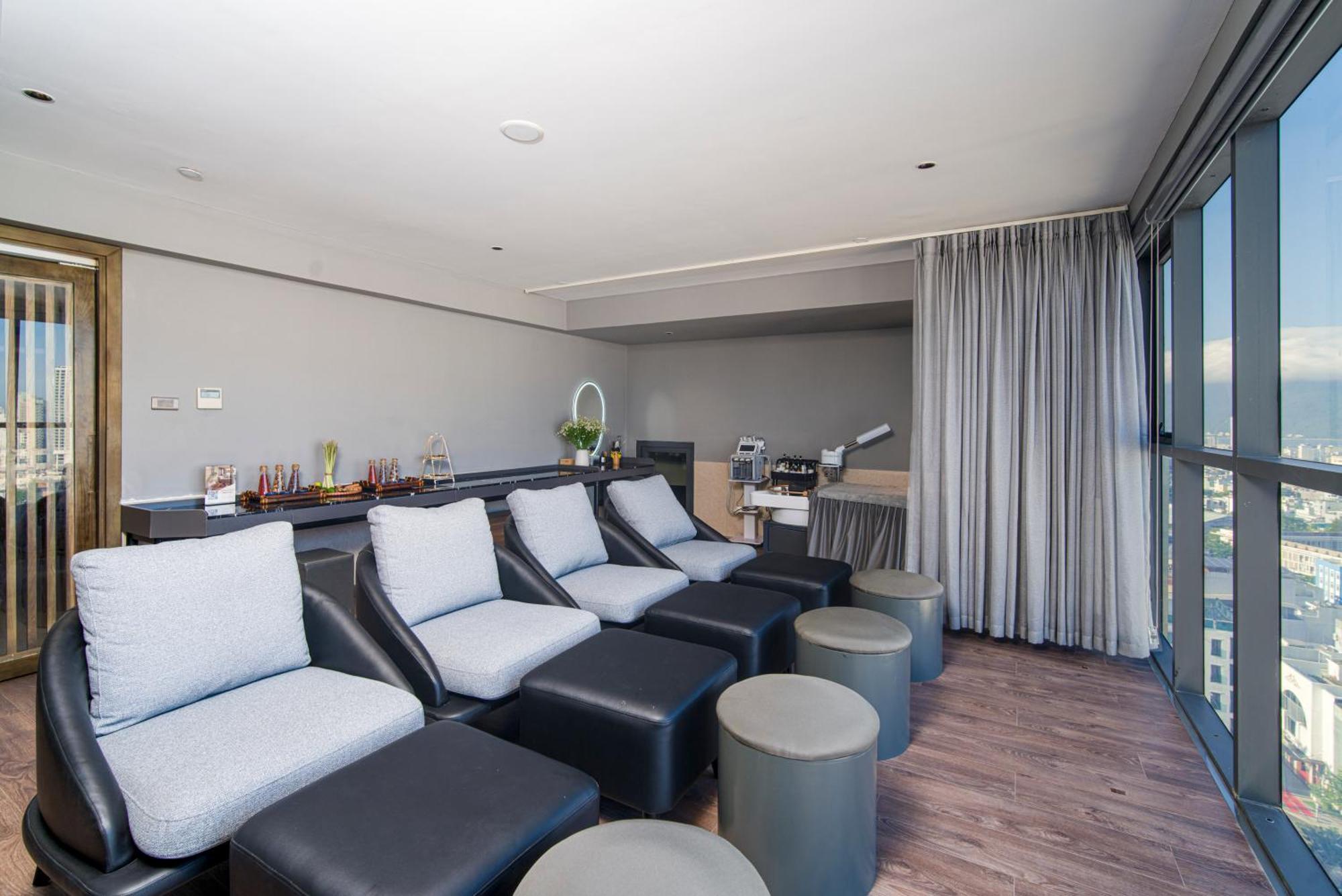 Luxtery Hotel & Spa Da Nang Buitenkant foto