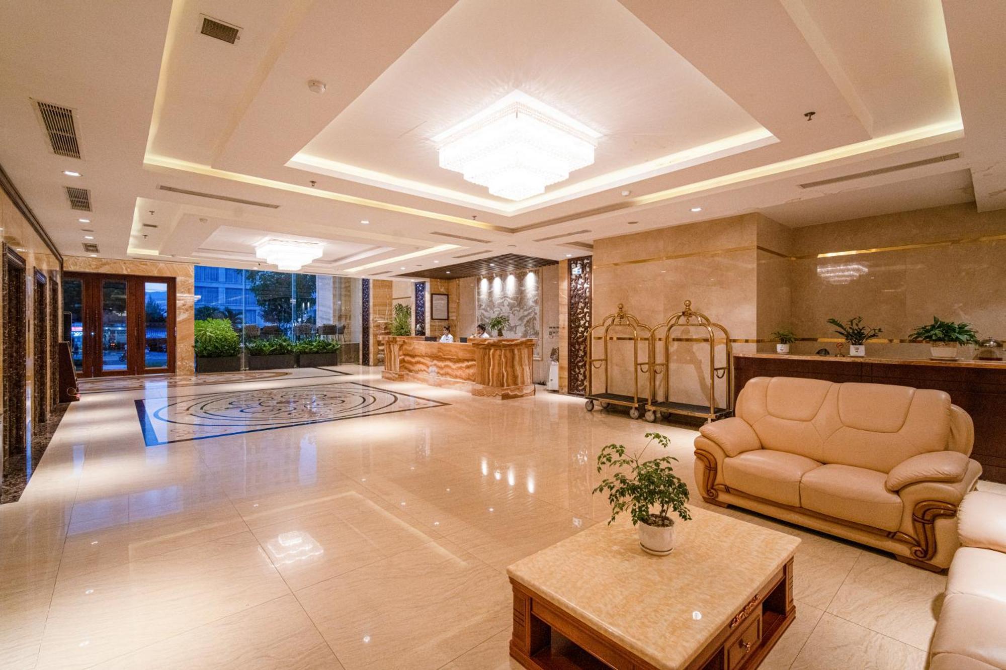 Luxtery Hotel & Spa Da Nang Buitenkant foto