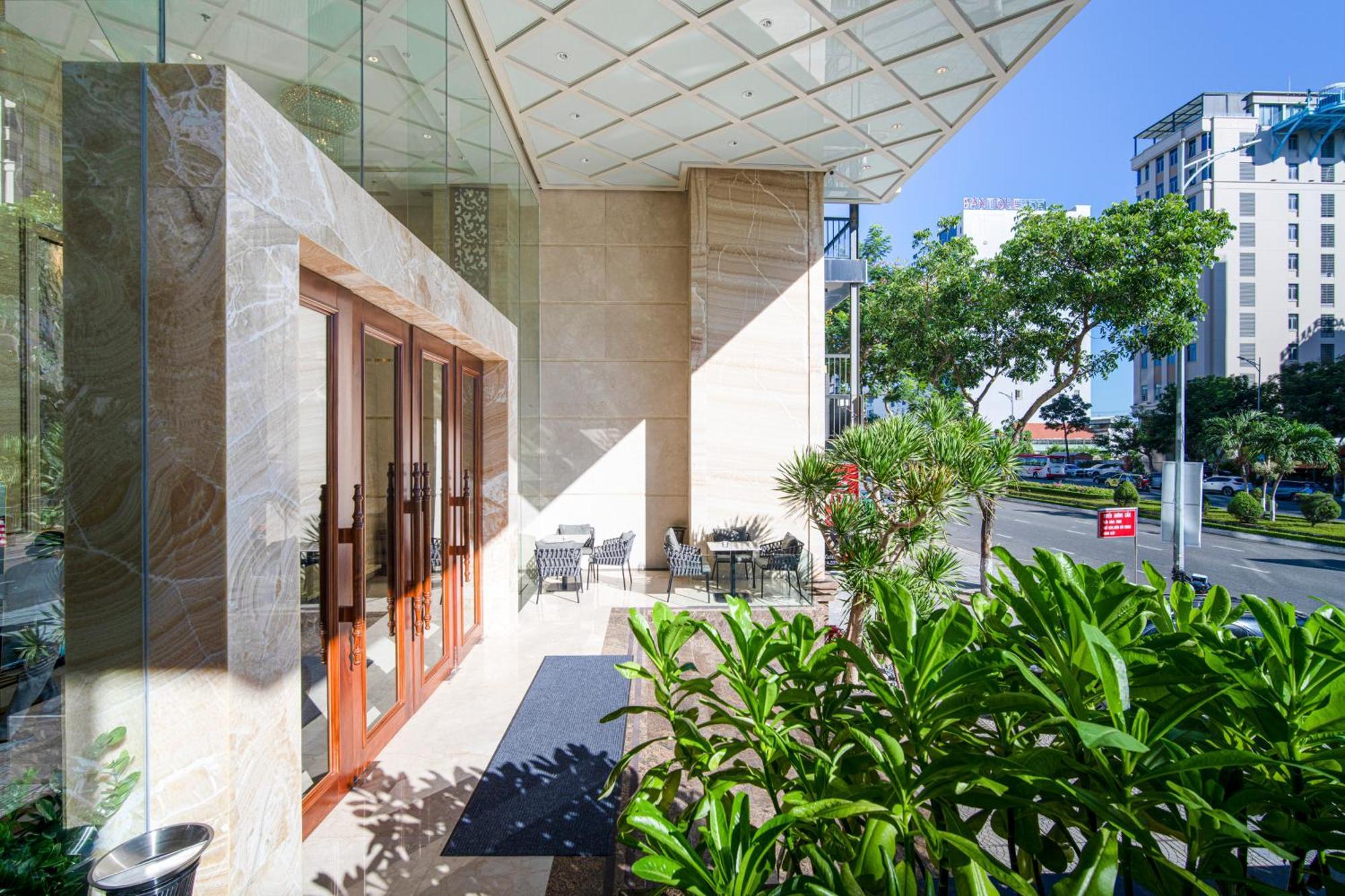 Luxtery Hotel & Spa Da Nang Buitenkant foto